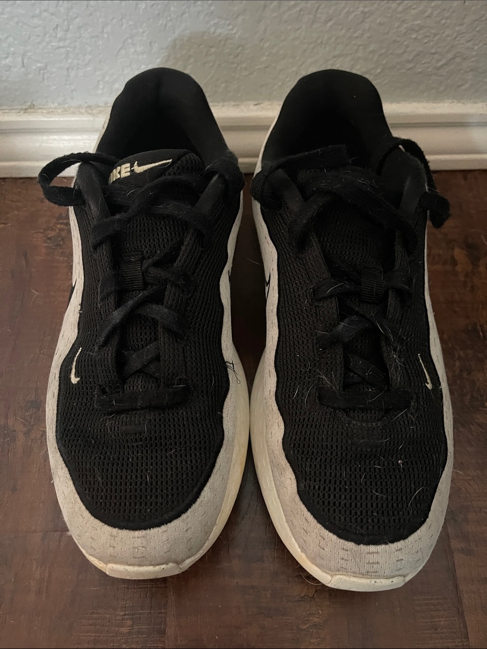 Nike Men’s Black and White Casual Mesh Sneakers